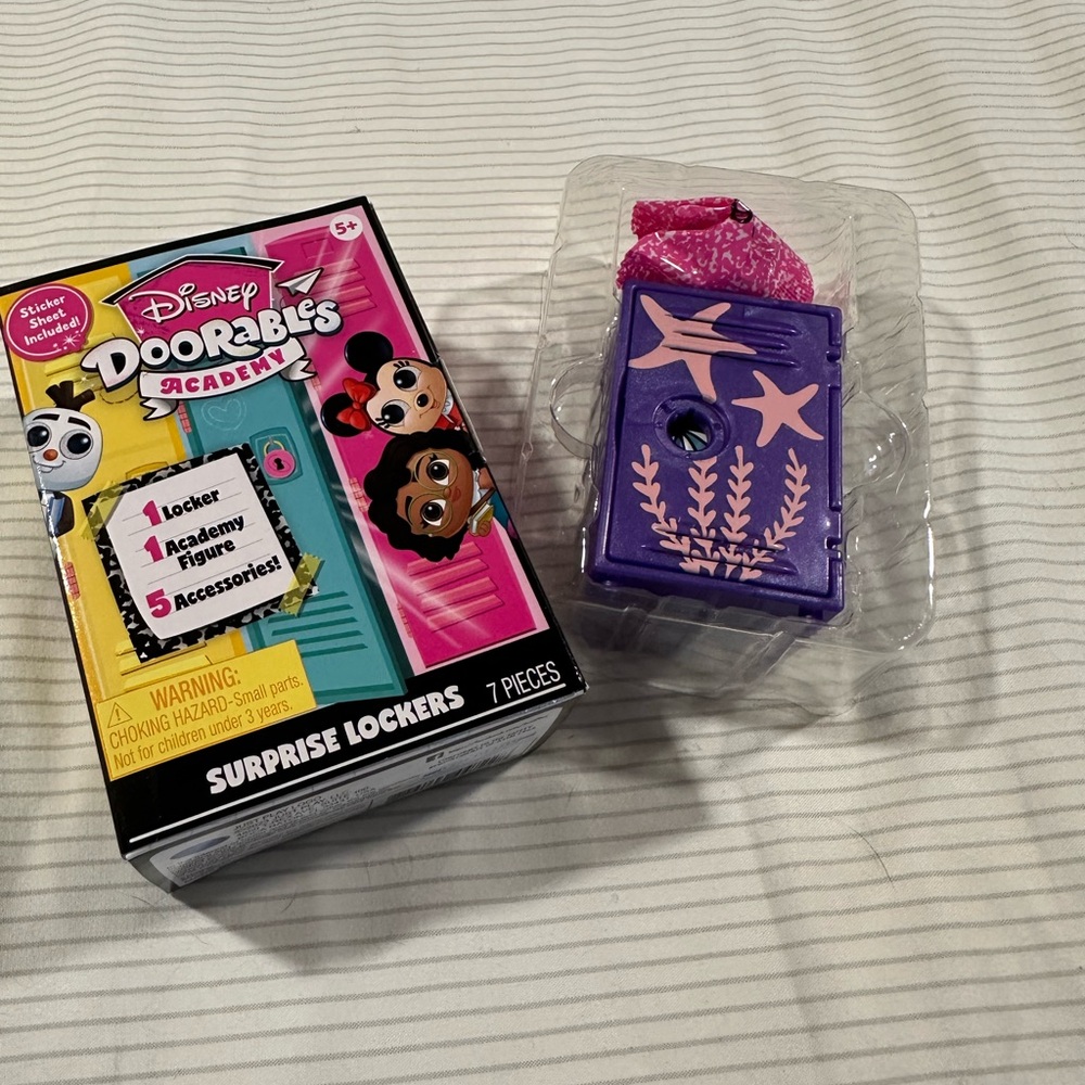 Disney Doorables Academy Surprise Lockers Toy Set - Purple and Pink